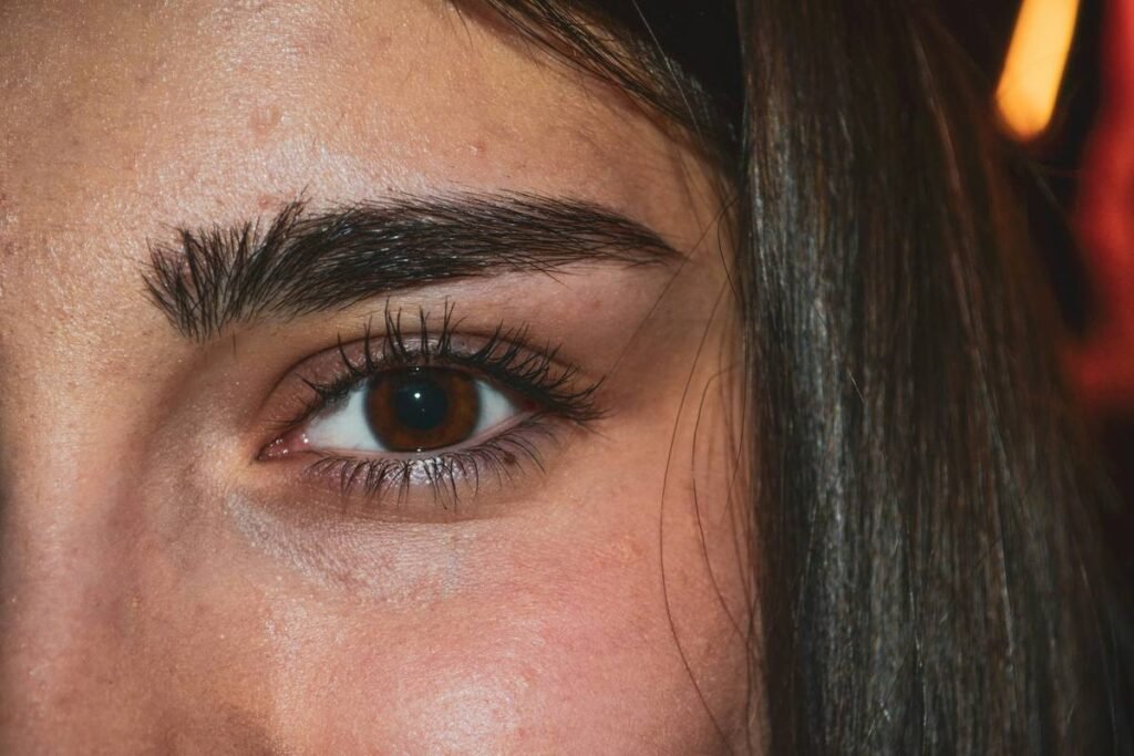 Clear Eyebrow Gel: Your Secret Weapon for Flawless, Natural-Looking Brows (No White Cast, No Flake)