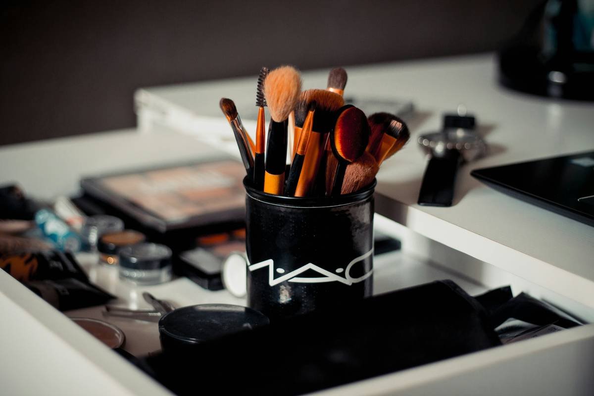 The Ultimate Guide to Eyebrow Gel: Tame, Shape & Set Brows Like a Pro