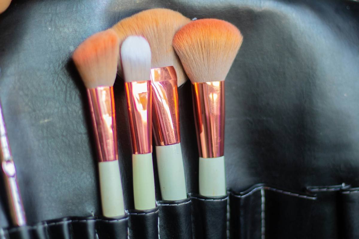 The Ultimate Guide to Eyebrow Defining Gel: Flawless Brows Without the Flake