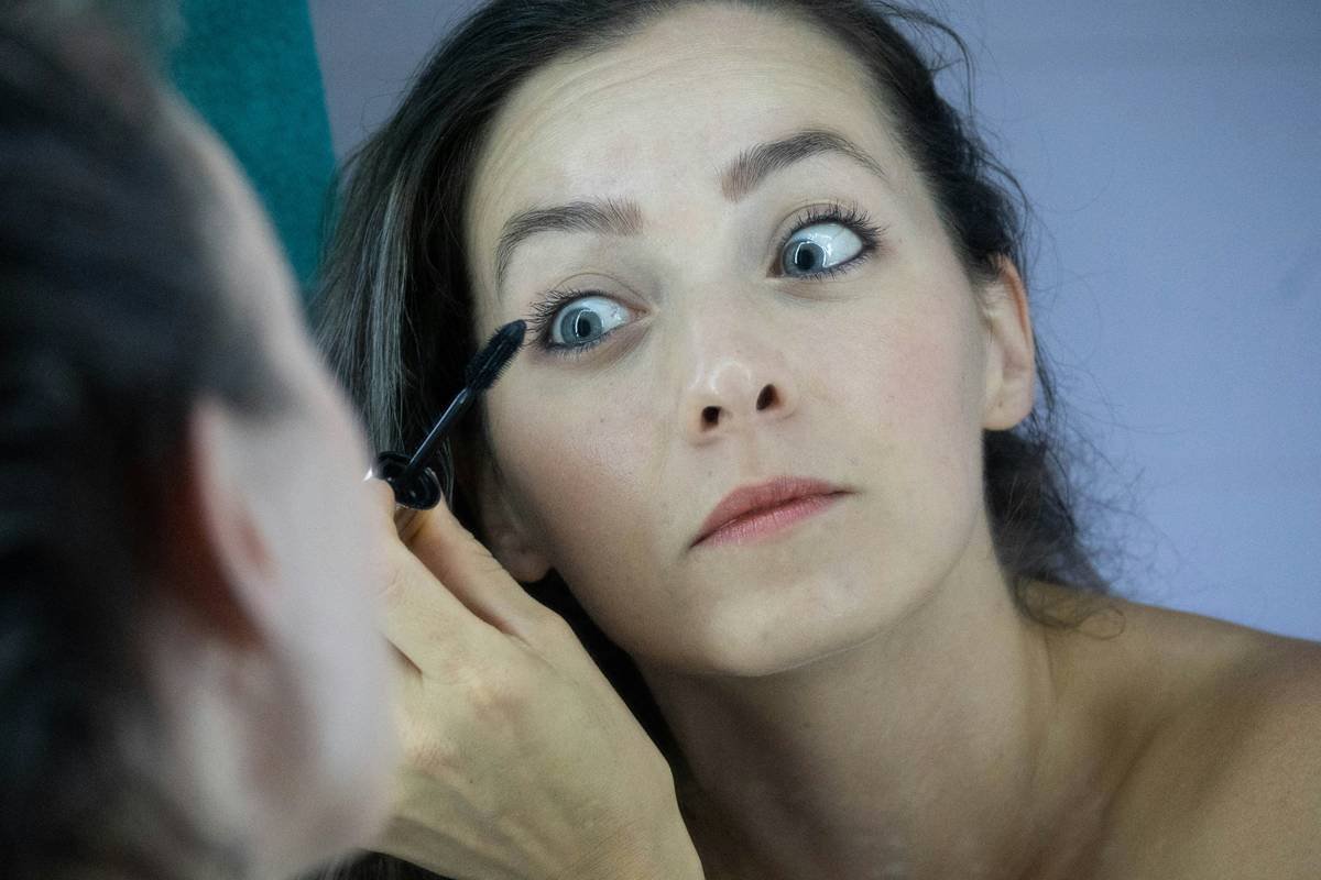 Why Your Brows Need a Precision Grooming Gel (And How to Pick the *Right* One)