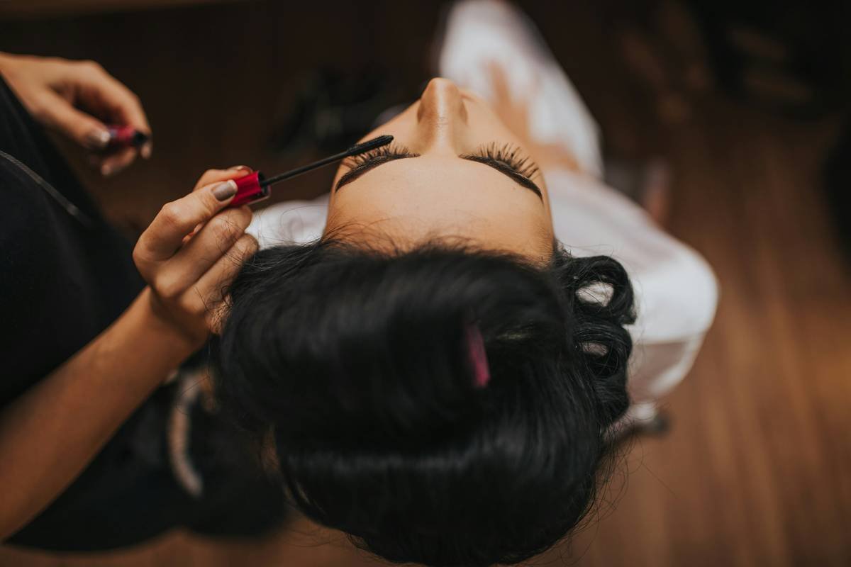 Why Your Brows Still Look Messy—And How Precision Eyebrow Gel Fixes It Fast