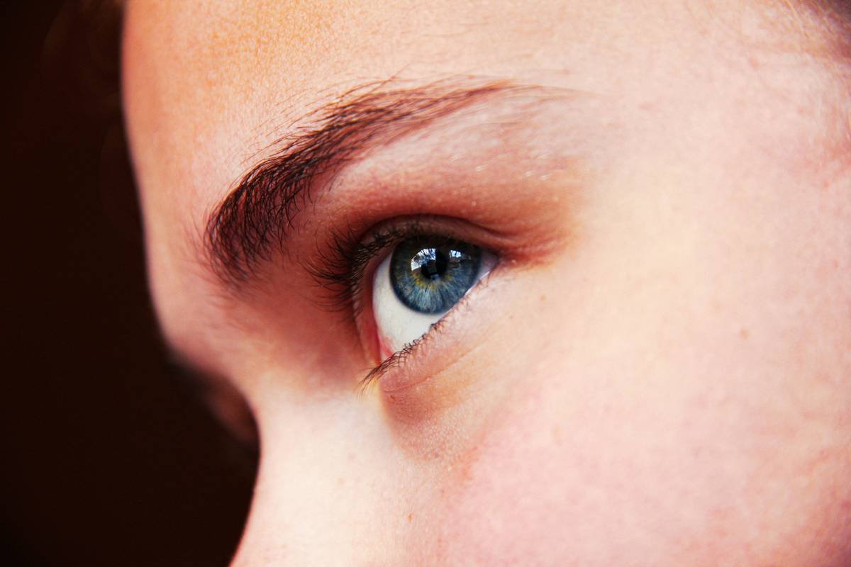 Why Your Long-Wear Eyebrow Gel Quits Before You Do (And How to Fix It)