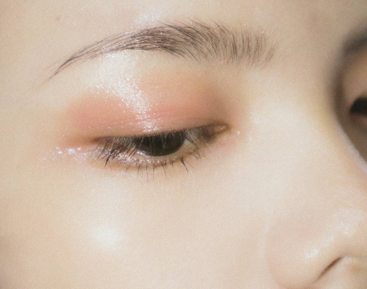 Side-by-side comparison showing flat brows vs lifted brows using effective brow lifting product